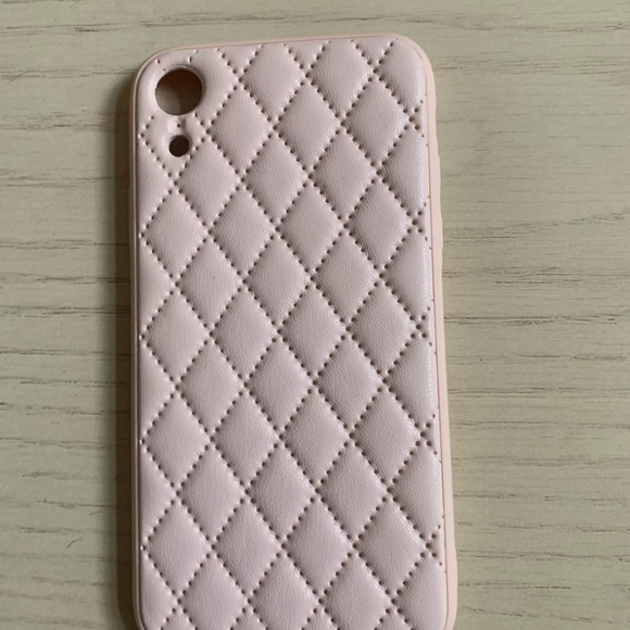 5 iPhone XR cases
Assorted textures, patterns and colours - Picture 3 of 6